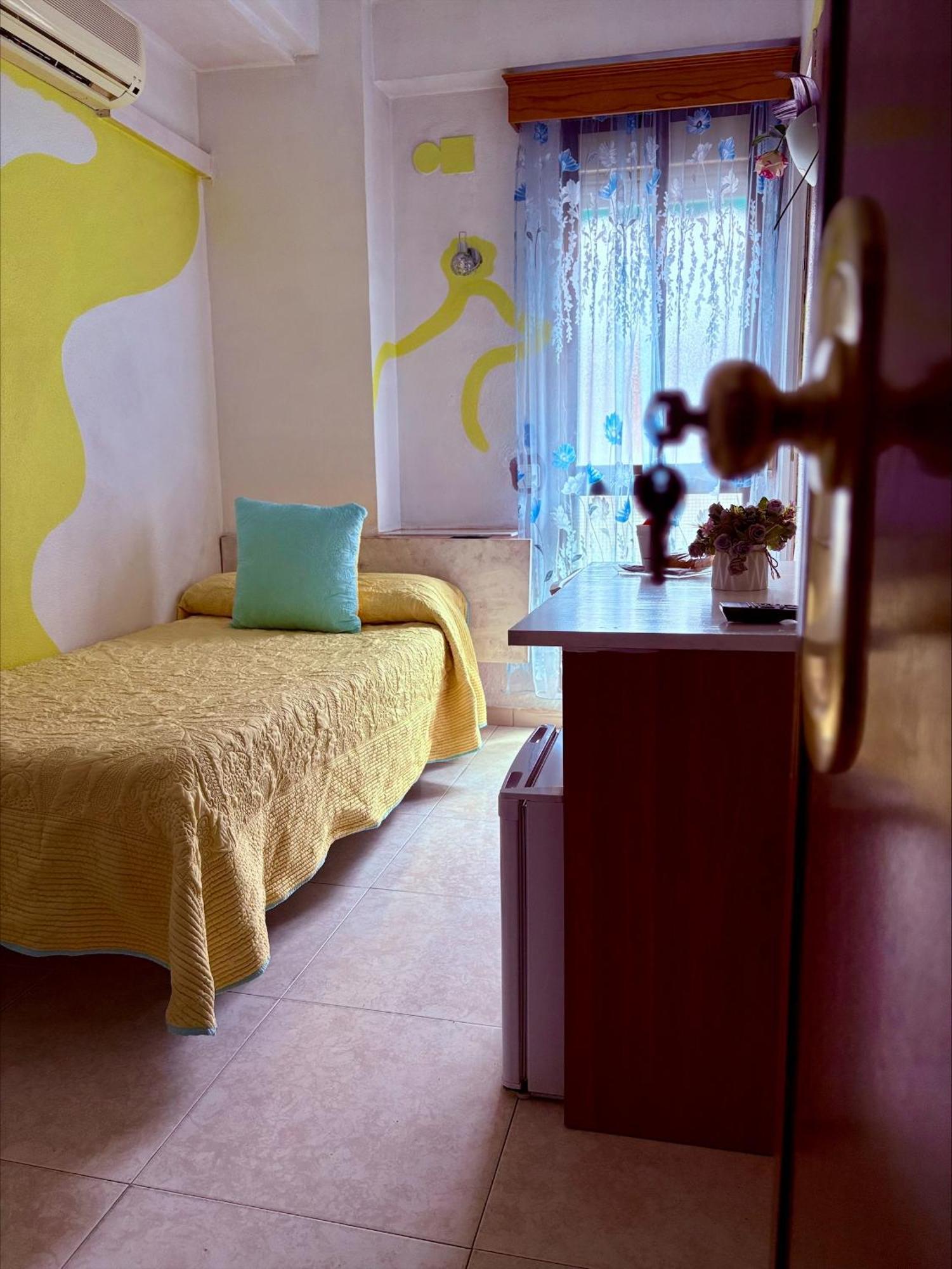 Hostal La Rosa Caces Buitenkant foto