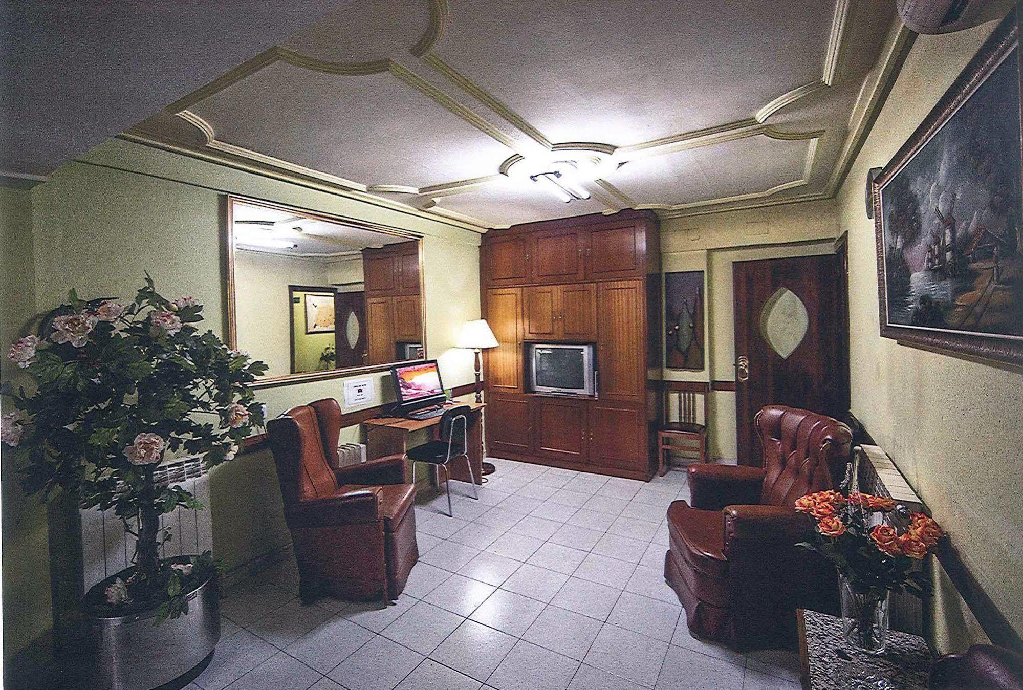 Hostal La Rosa Caces Buitenkant foto