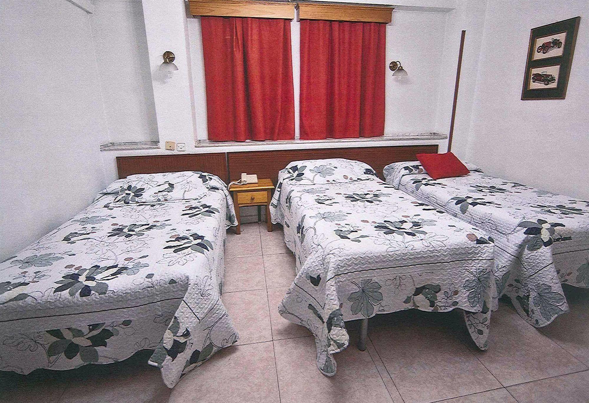Hostal La Rosa Caces Buitenkant foto