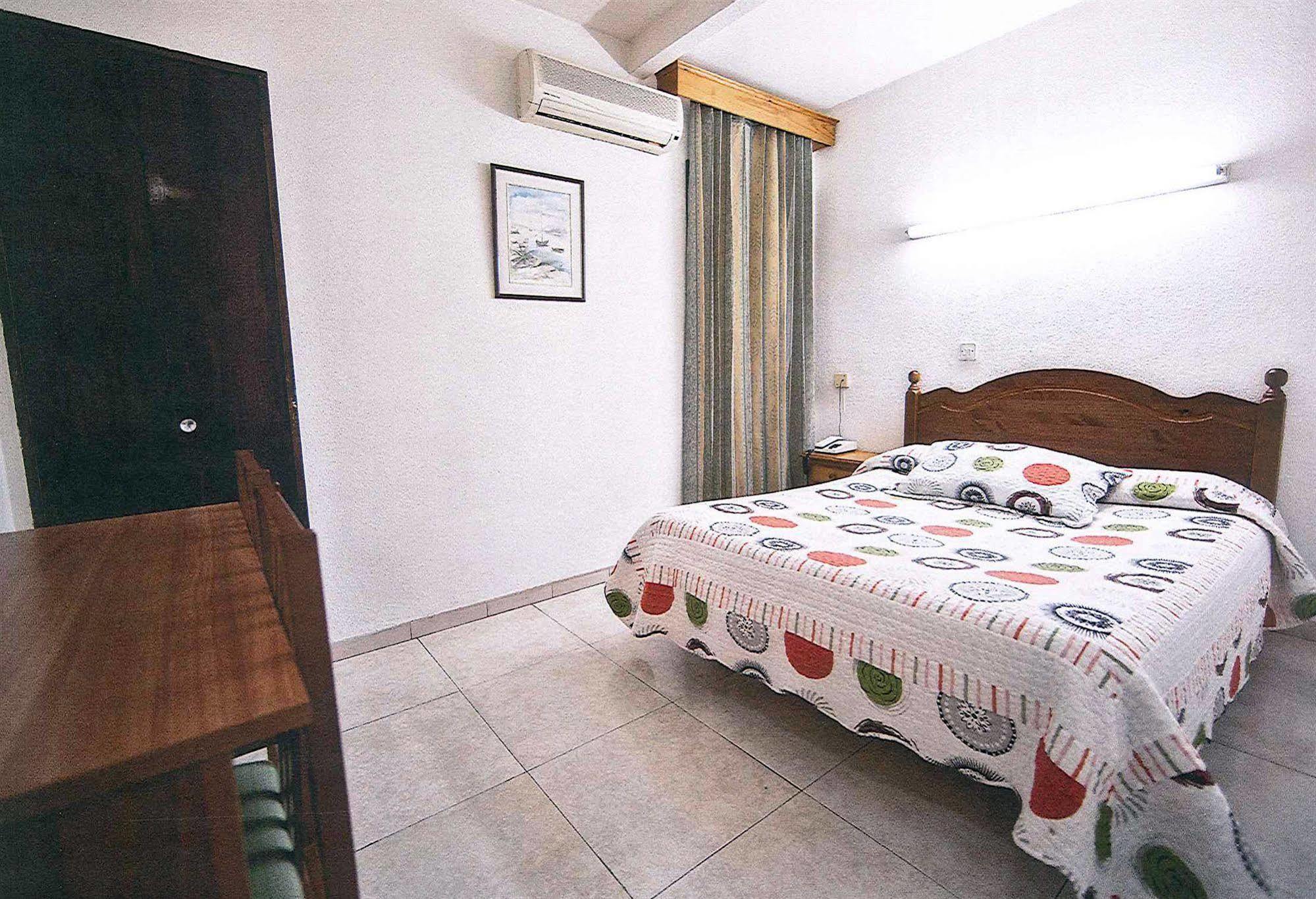 Hostal La Rosa Caces Buitenkant foto