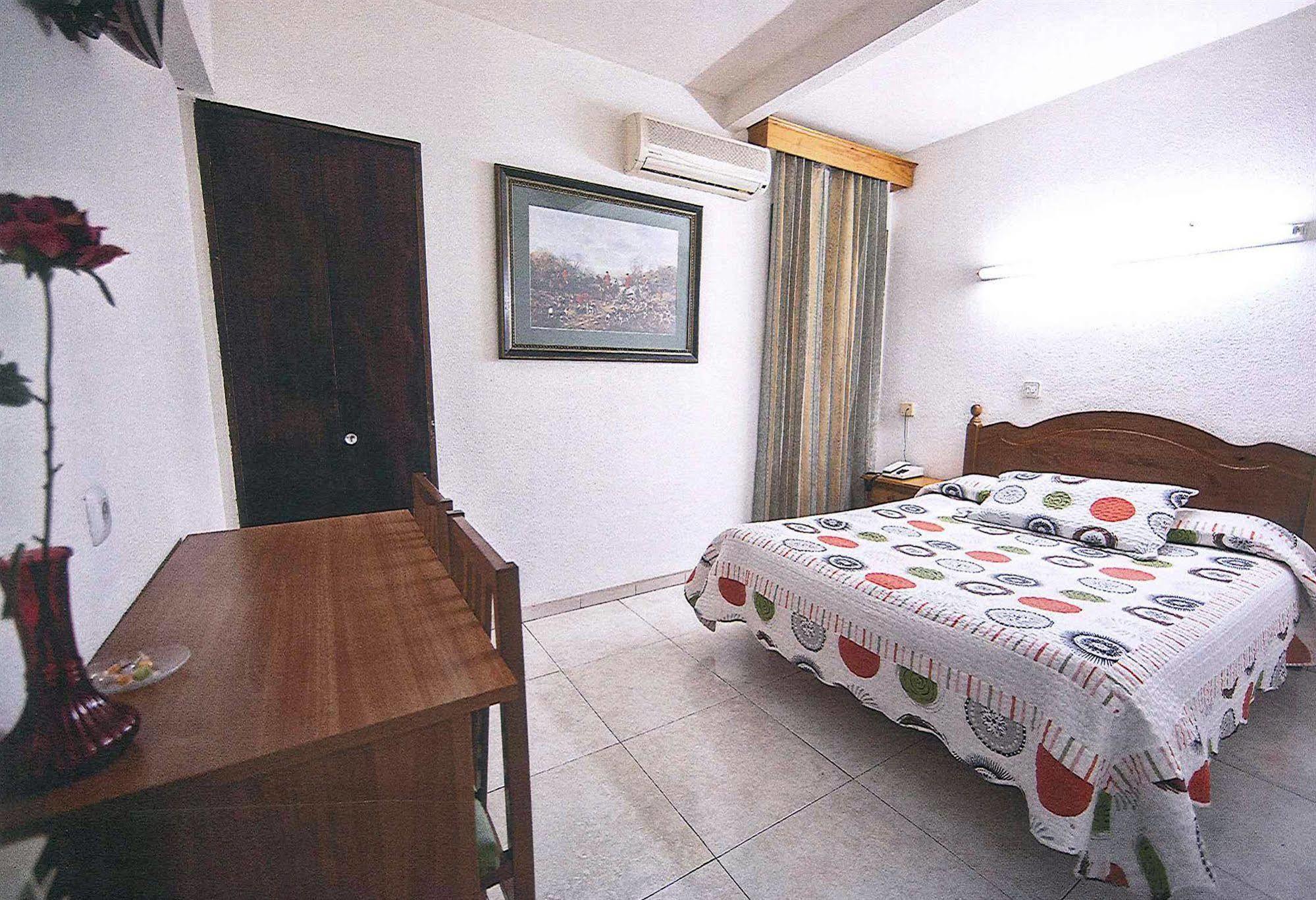 Hostal La Rosa Caces Buitenkant foto